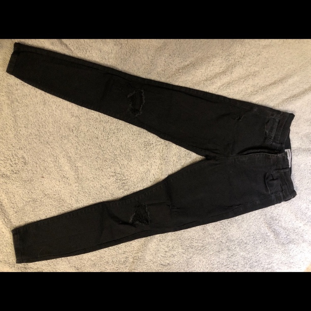 Black skinny ripped jeans